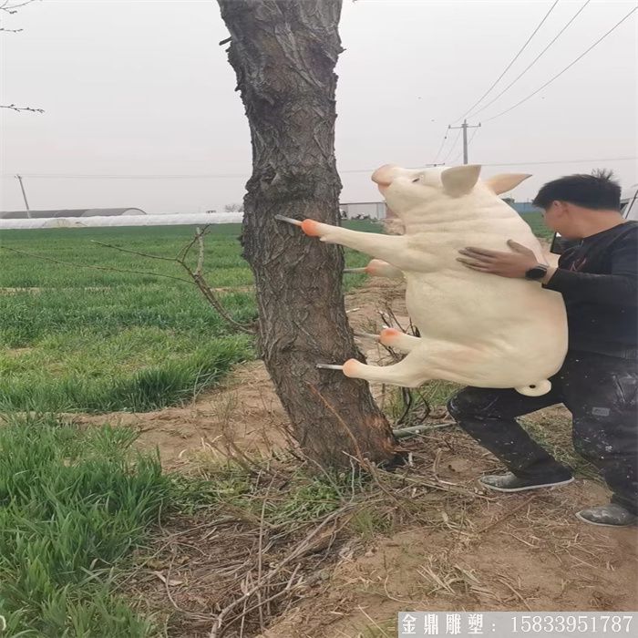 母猪上树雕塑 仿真猪雕塑